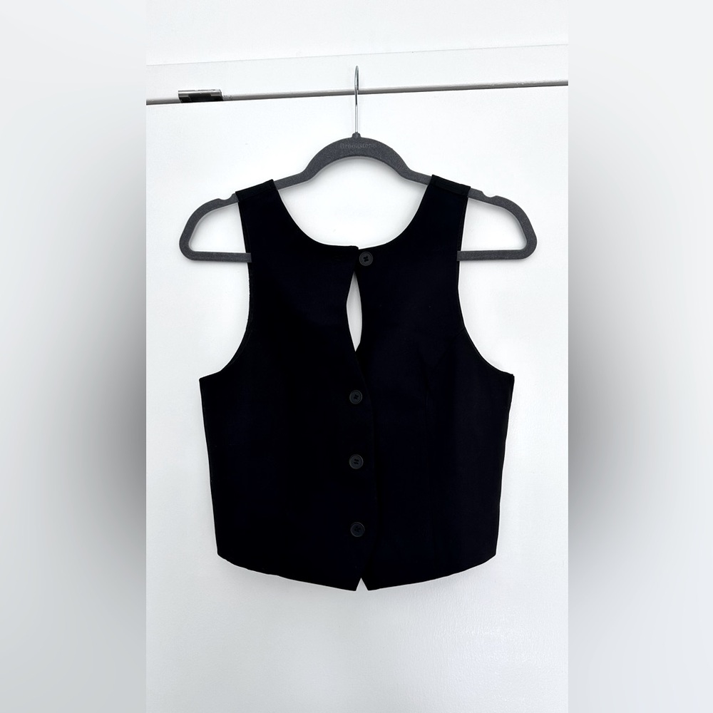 NWOT - Zara Buttoned Vest - size XS